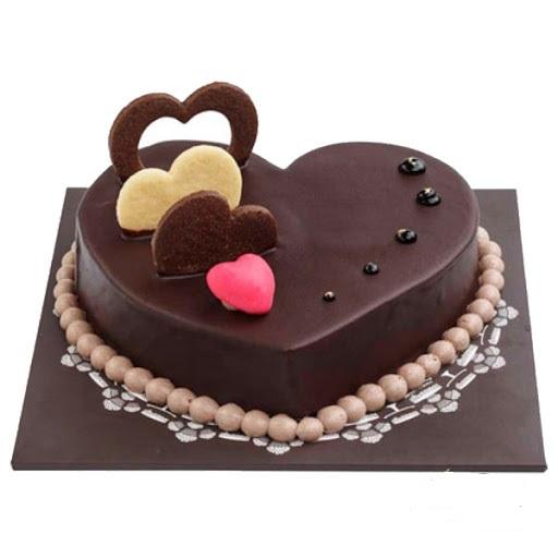 Heart Shaped Cream Chocolate Cake
