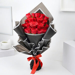 Bundle of exotic red roses